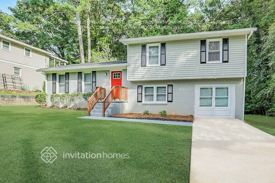 Building Photo - 3018 Battle Forrest Dr