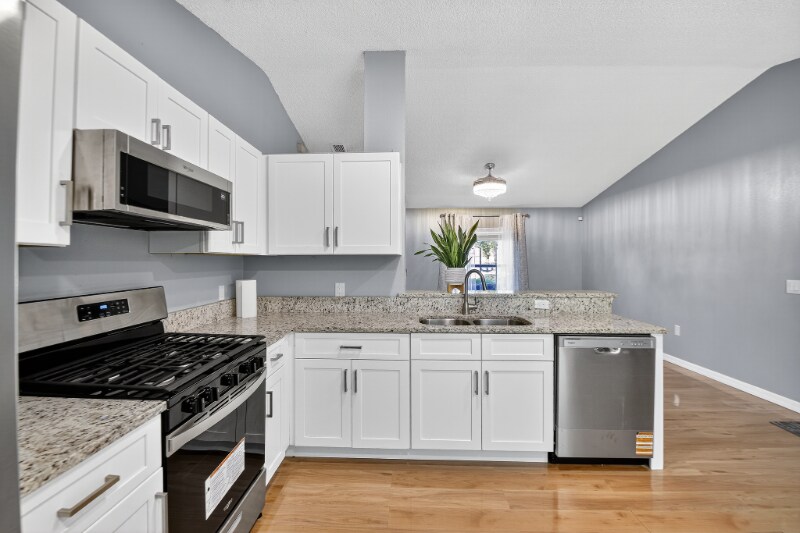 Building Photo - 4 Starling Dr