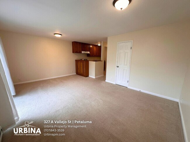 Building Photo - Charming Midtown Petaluma 2BD Duplex w/ Fenced Yard