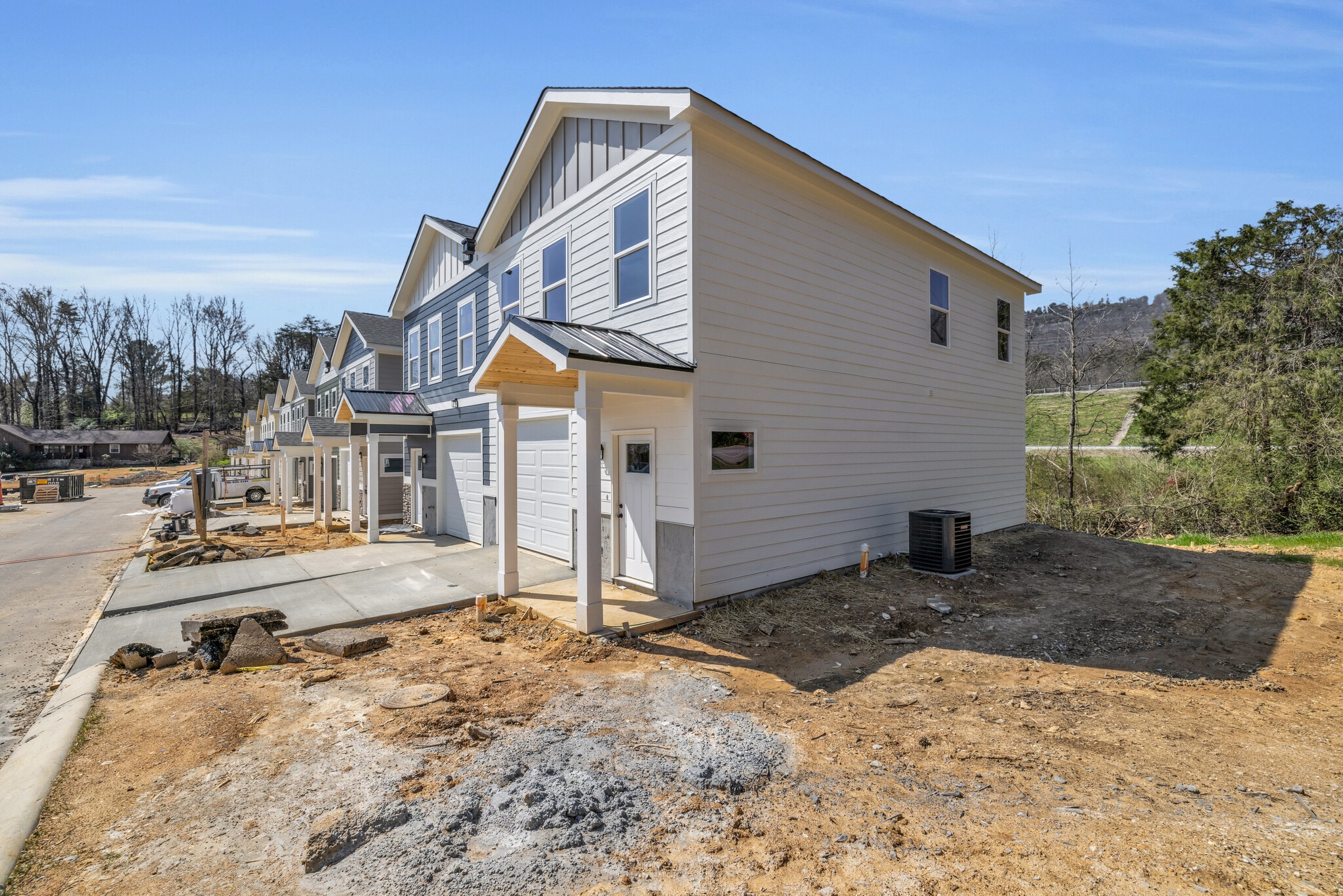 Building Photo - 5563 Stream Ln