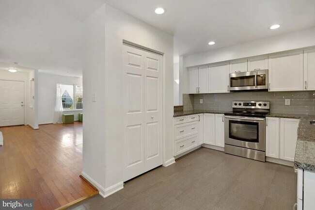 Building Photo - 505 McManus Way