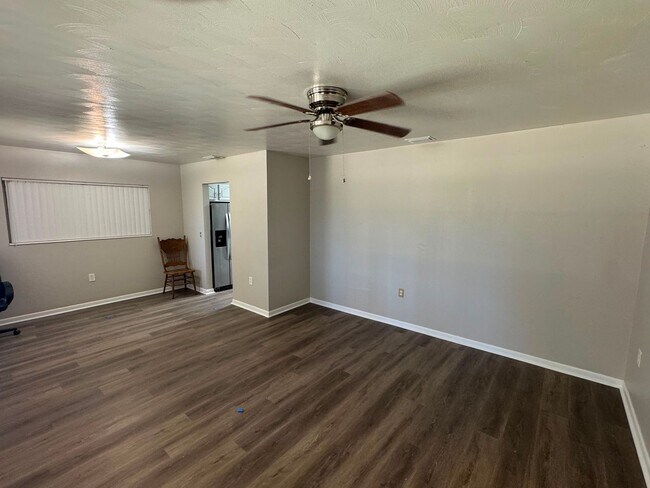 Building Photo - No HOA. Oversized 3/2 Home. NEW PHOTOS COMING SOON