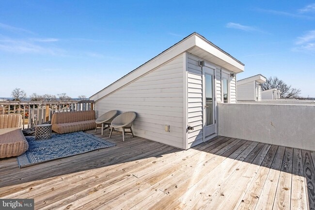 Building Photo - 308 Douglas Ave