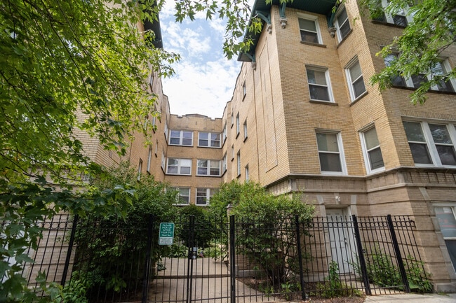 Building Photo - 4750 N Albany Ave