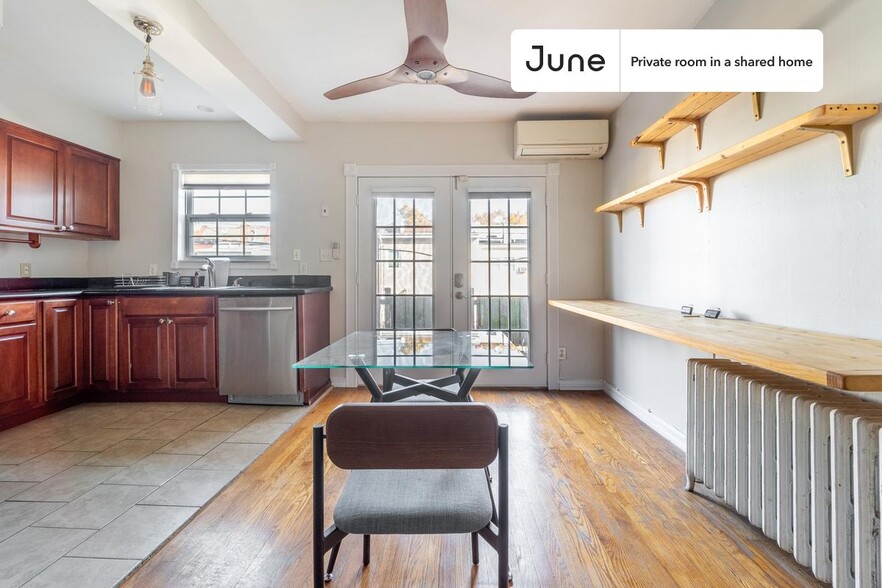 Building Photo - Room in Shared 2 bed/1 bath home in Columbia Heights