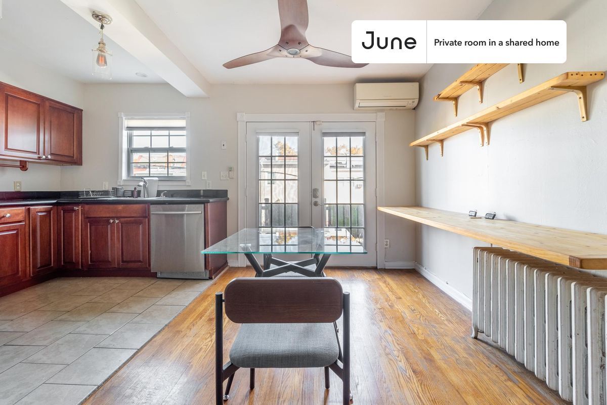 Building Photo - Room in Shared 2 bed/1 bath home in Columbia Heights