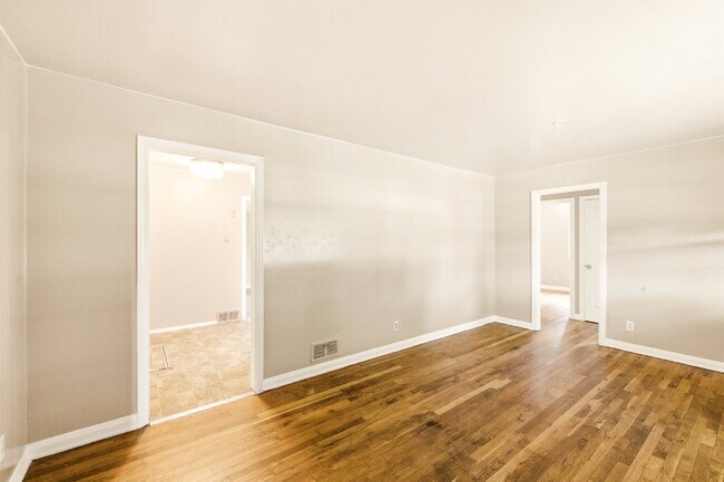Building Photo - Four Bedroom Home In Aurora - ready ASAP. Brand New Paint Top to Bottom, with updated flooring!