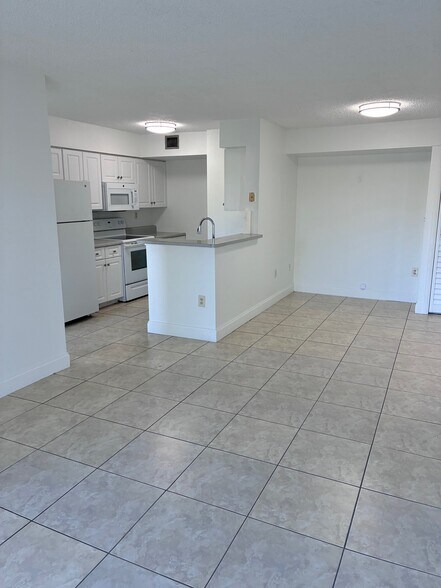 Building Photo - 15221 SW 80th St