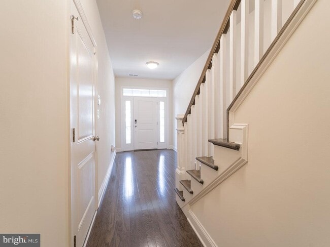 Building Photo - 22595 Windsor Locks Square