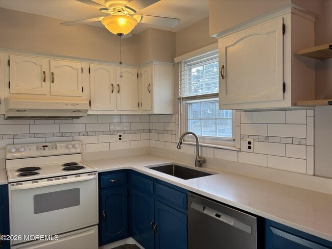 Building Photo - 2B Bristol St