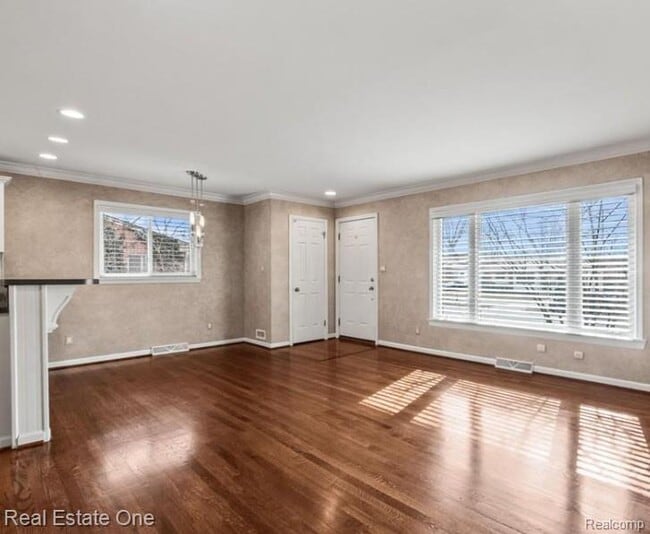 Building Photo - 290 Winry Dr