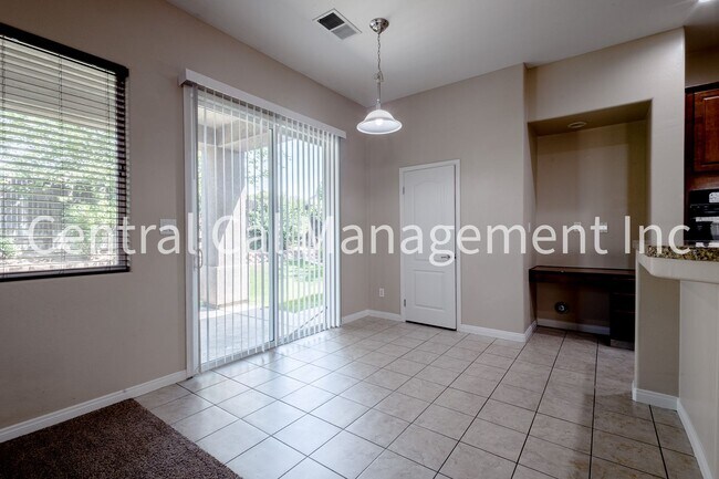 Building Photo - 3 Bedroom/2 Bath Home with Office in the Desired Northwest - $2495 Per Month