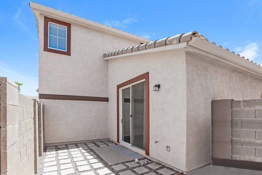 Building Photo - 1644 S Chatsworth