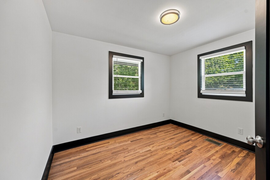 Building Photo - 625 Maclaurin Ct