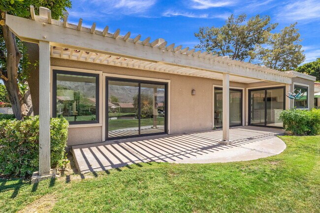 Building Photo - 23 Tennis Club Dr