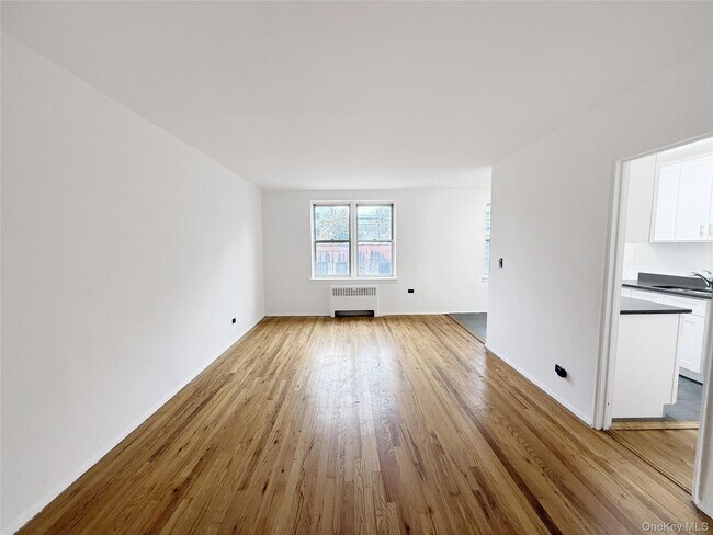 Building Photo - 2630 Kingsbridge Terrace