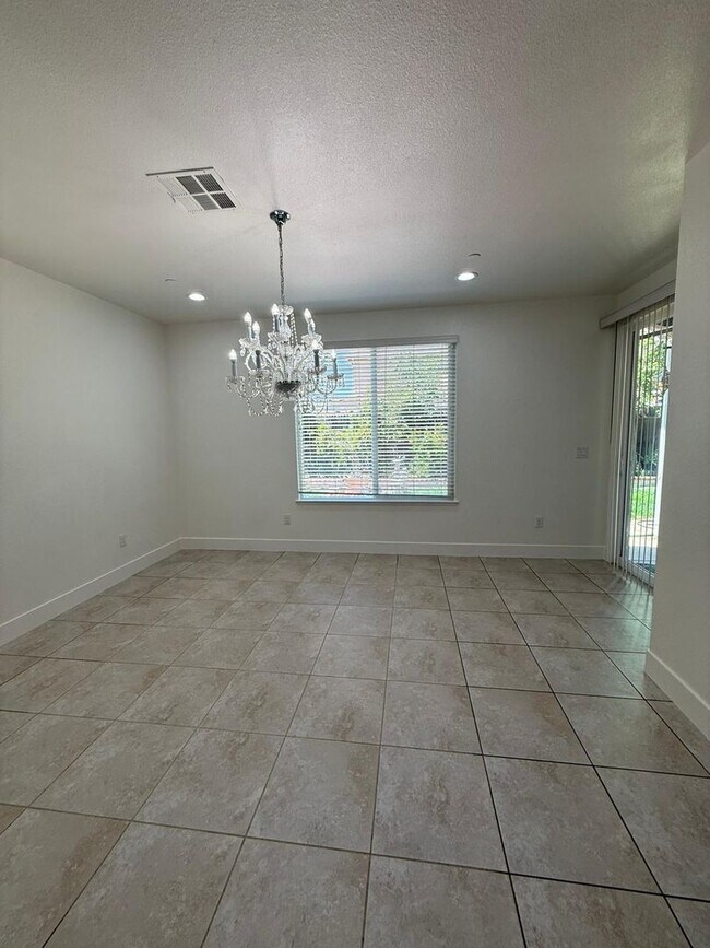 Building Photo - 5891 Dulwich Way