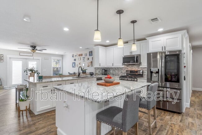 Building Photo - 708 Marcia Cir