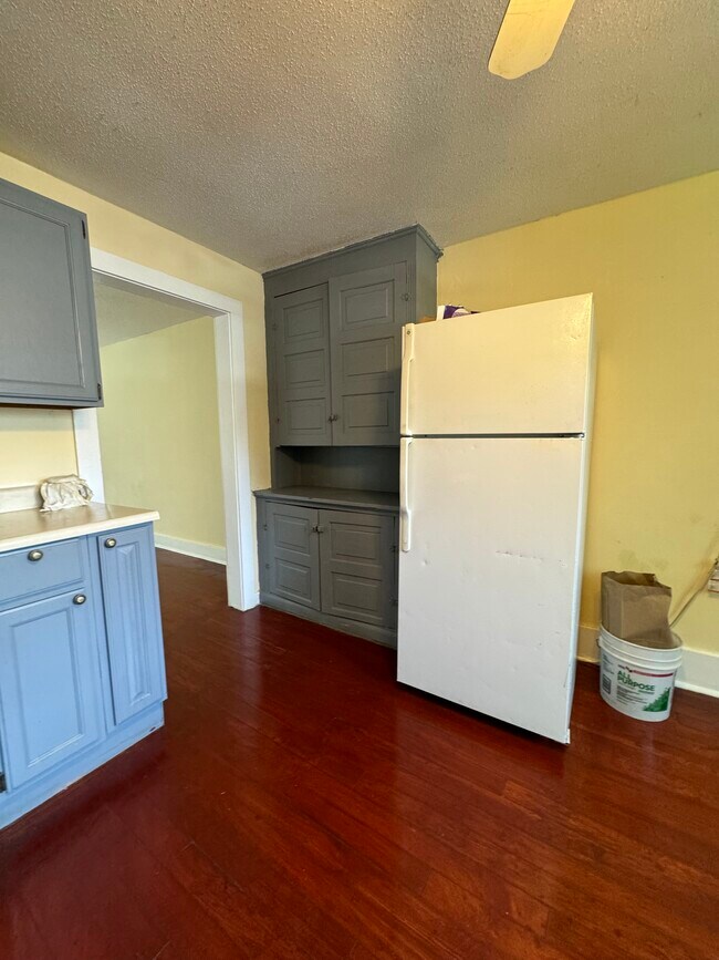 Building Photo - 511 Roberts St