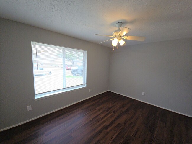 Building Photo - 19415 Southaven Dr