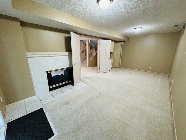 Building Photo - 9120 Trotters Ln