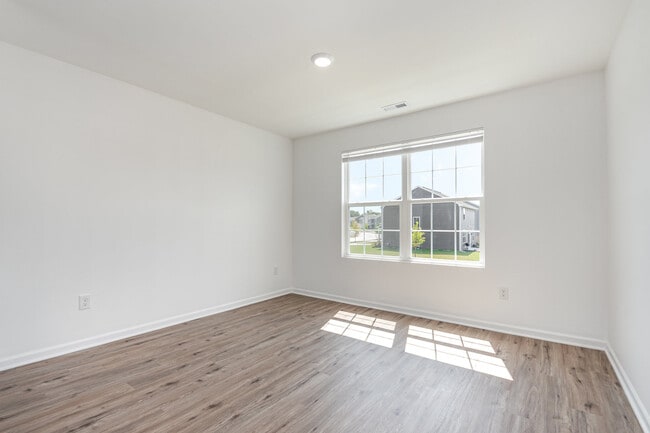 Building Photo - 2131 Sassafras Wy