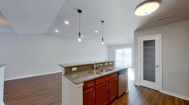 Building Photo - Condo Style Upper 2 Bedroom 1 Bathroom Apartment Available