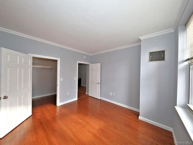 Building Photo - 300 Mamaroneck Ave