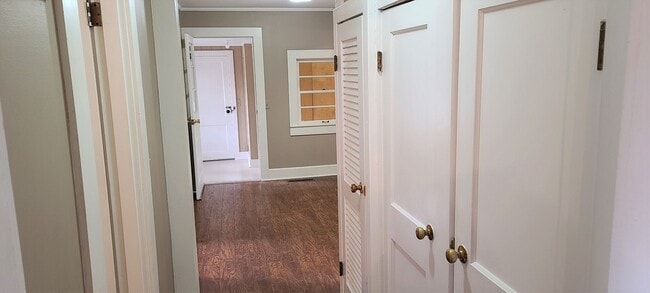 Building Photo - COMING SOON!  Lone Oak Cottage - 2 bedrm 1 bath Available - May 10th