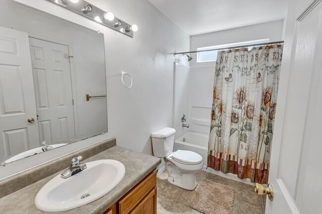 Building Photo - Charming 3-Bedroom Home in a Prime Location