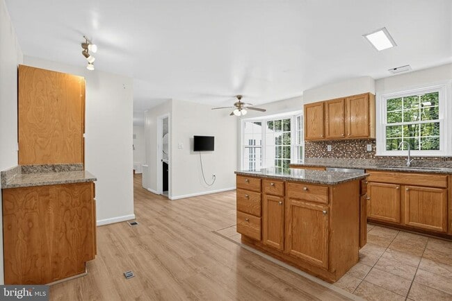 Building Photo - 6401 Wolf Run Hunt Ct