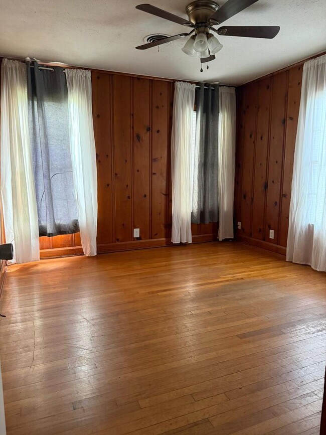 Building Photo - 3330 12th St