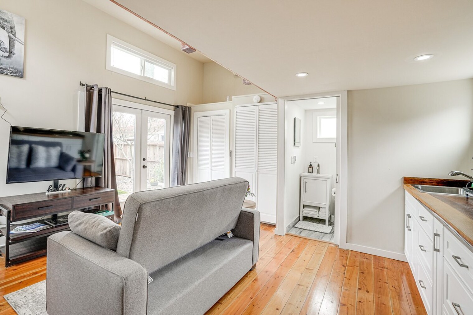 Building Photo - 1142 Temple Dr