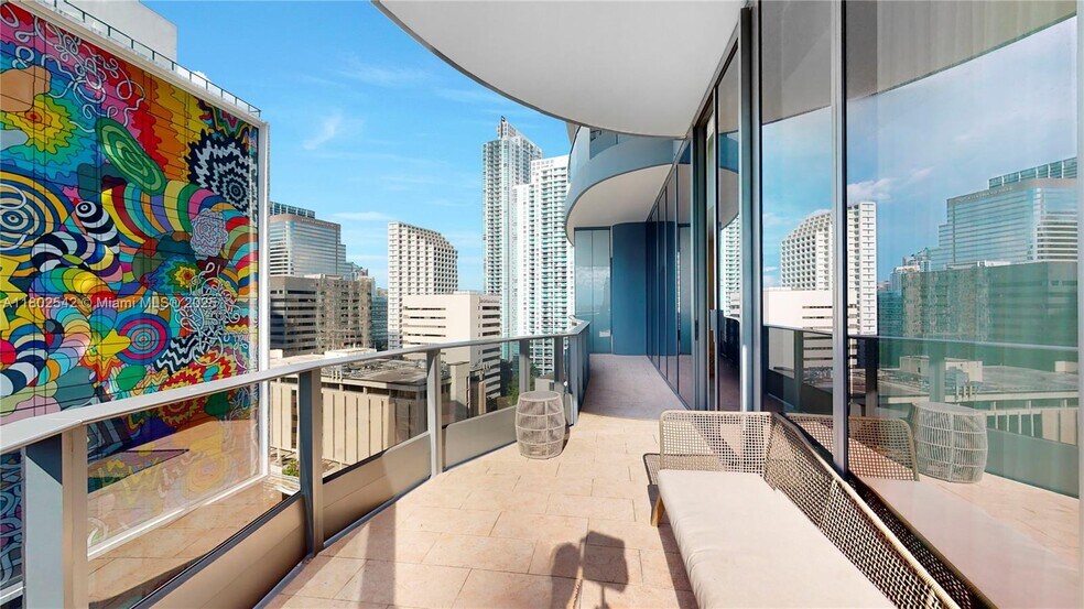 Building Photo - 1000 Brickell Plz