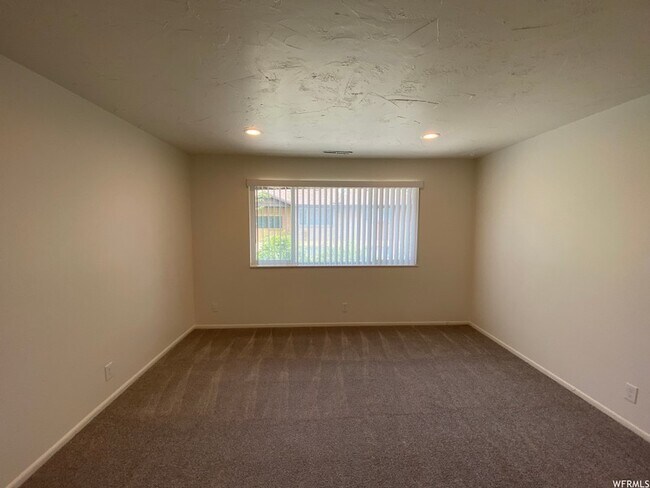 Building Photo - 3135 S 200 E