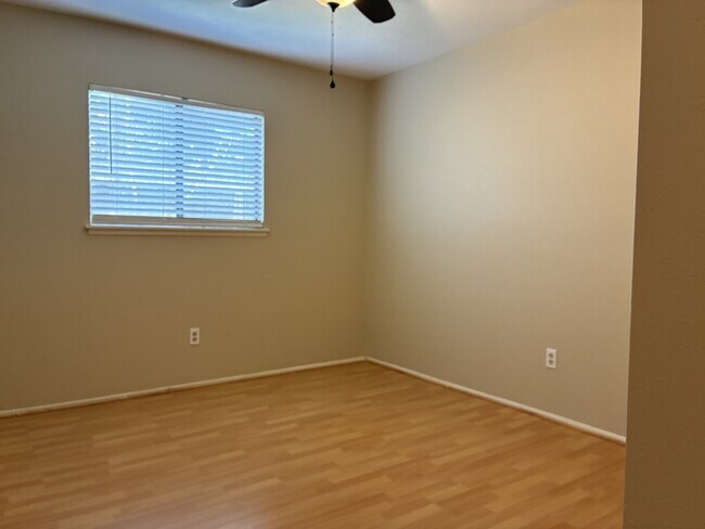 Building Photo - 2715 Kingfisher Dr