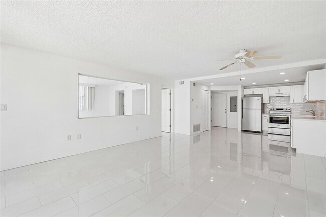 Building Photo - 450 Treasure Island Causeway