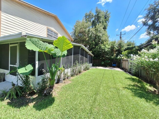 Building Photo - Stylish 4-Bedroom Belle Isle Retreat with ...