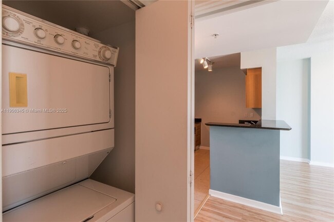 Building Photo - 335 S Biscayne Blvd