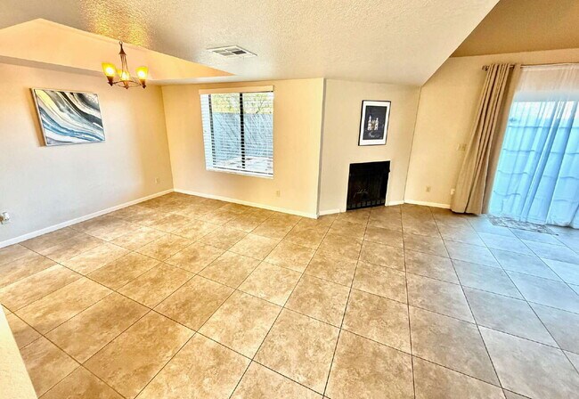 Building Photo - 2bd townhouse in Winterhaven