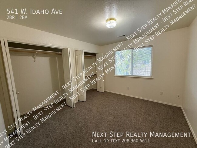 Building Photo - 2 Bed 1.5 Bath Meridian - NO SECURITY DEPO...