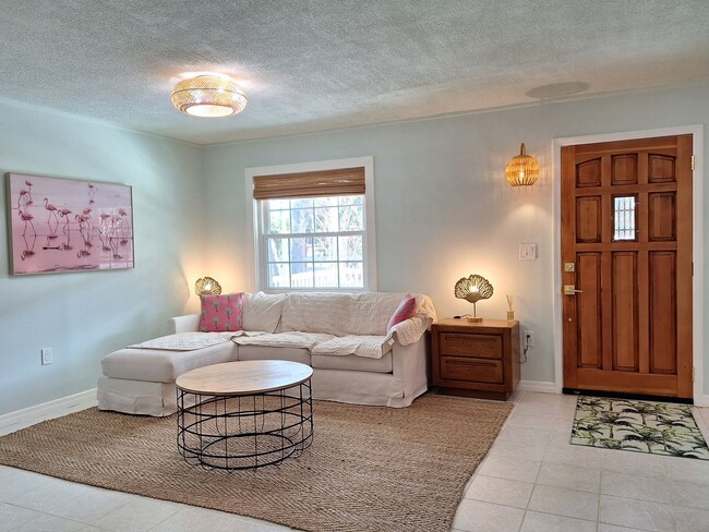 Building Photo - NEW SMYRNA BEACH MONTHLY WINTER RENTAL - P...