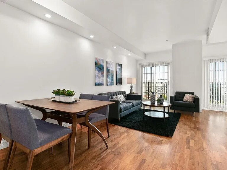 Building Photo - 975 Lincoln St