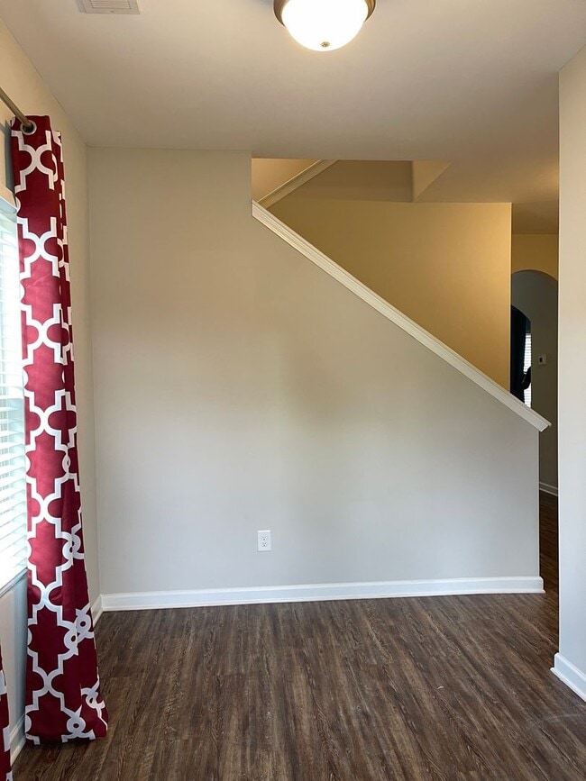 Building Photo - Beautiful Home
