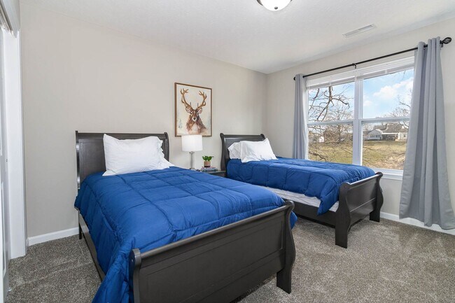 Building Photo - 10 W Persimmon Dr