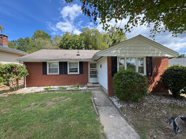 Primary Photo - 405 Hampton Dr