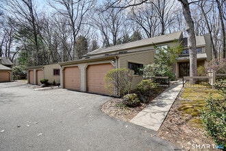 Building Photo - 32 Farmington Chase Crescent