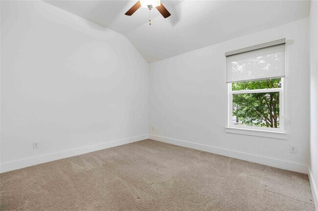 Building Photo - 401 Sitlington Ln