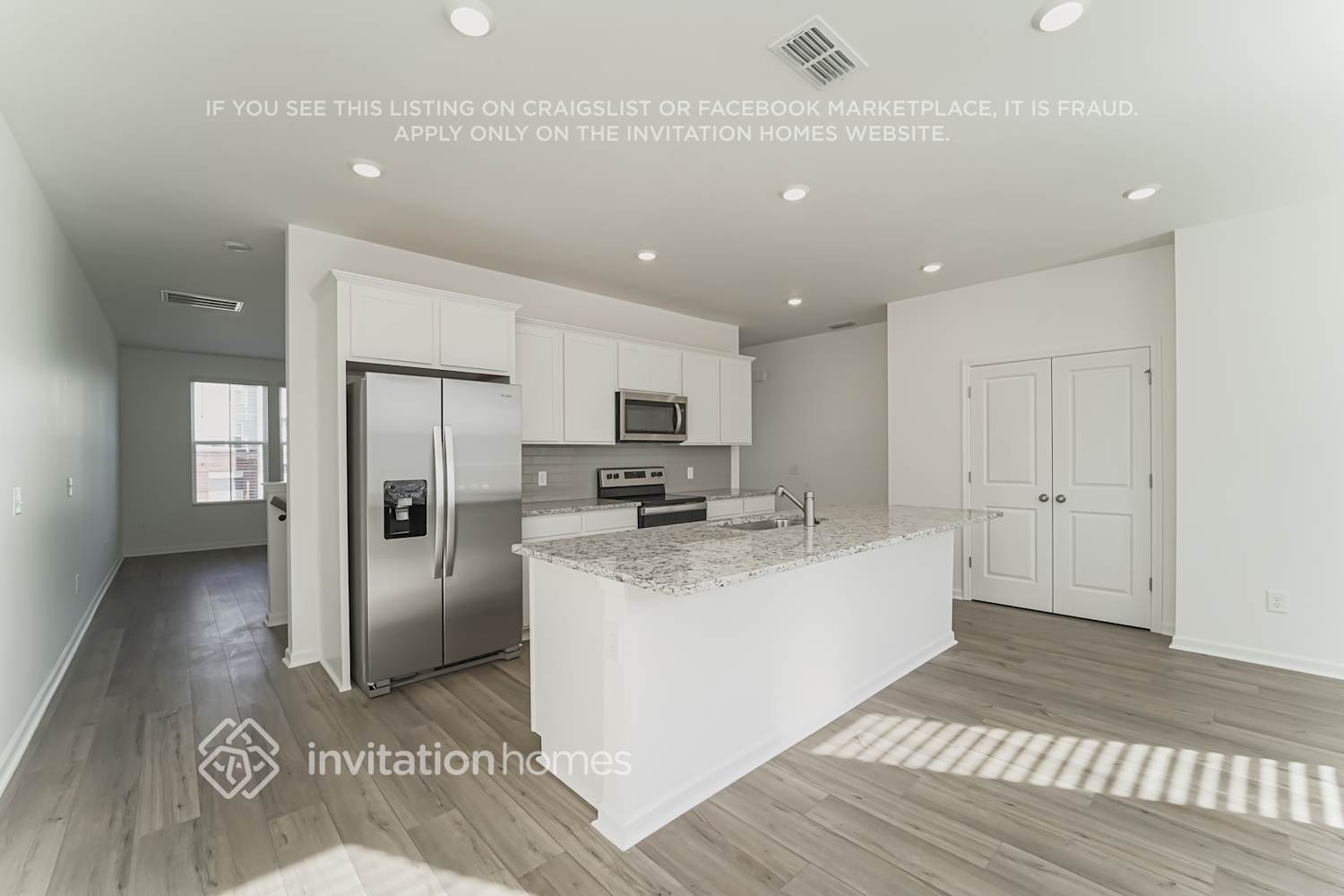 Building Photo - 8017 Roest Ln