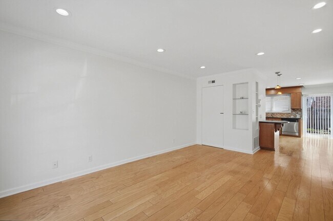 Building Photo - 1155 Dickinson St